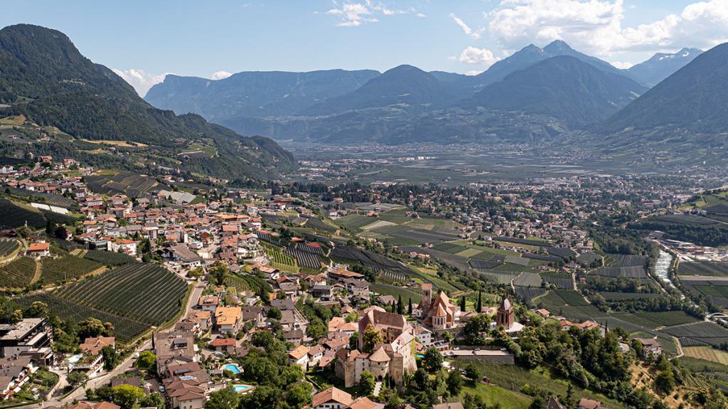 Vista aerea di Scena e Merano